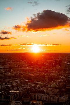 Berlin zum Sonnenuntergang vom Fernsehturm aus von Leo Schindzielorz