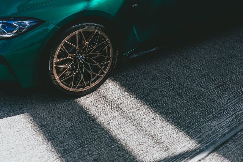 BMW M3 G80 Parking Garage Symétrie Simpliste par Sebastiaan van 't Hoog