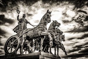 Braunschweiger Quadriga in schwarz-weiss von Dieter Walther