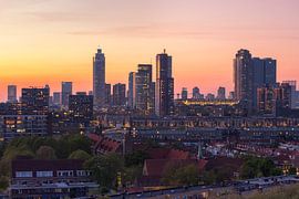 La silhouette de Rotterdam au coucher du soleil, avec vue sur la Wilhelminapier sur MS Fotografie | Marc van der Stelt