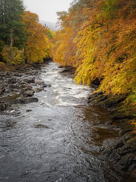 Dochart rivier in Killin in de herfst