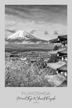 In beeld: Fuji met Chureito Pagoda tijdens het kersenbloesemseizoen van Melanie Viola