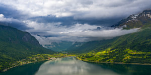 Panorama über den Olden- und den Innvikfjord, Vestland, Norwegen