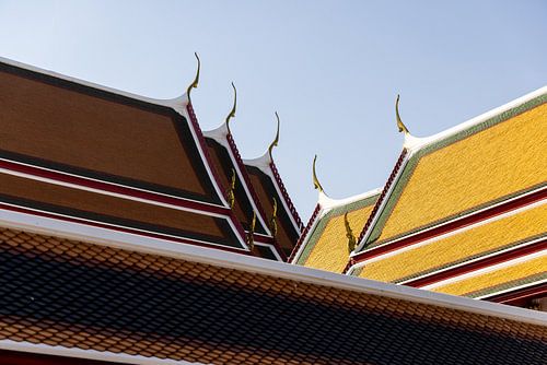 Toits colorés des temples de Bangkok