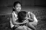 Schüchterne Mädchen in Vietman von Cees van Miert Miniaturansicht