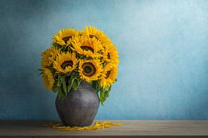 Stilleven met zonnebloemen