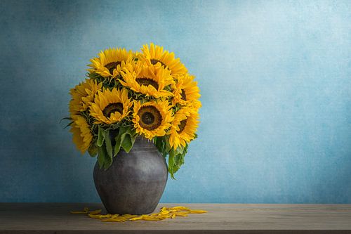Stilleven met zonnebloemen