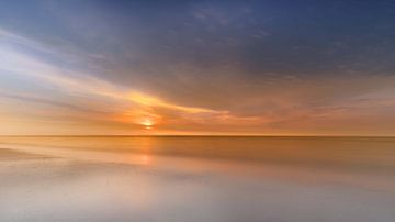 Zonsondergang Renesse strand van Harold van den Hurk