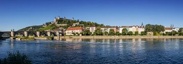 Panorama van Würzburg - Oude hoofdbrug en vesting Marienberg met skyline van de stad van Frank Herrmann