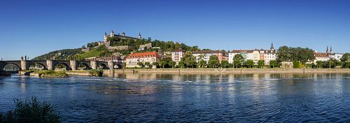 Würzburg Panorama - Alte Mainbrücke und Festung Marienberg mit Stadtskyline von Frank Herrmann