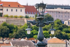 Die Laternen der Kettenbrück von Budapest