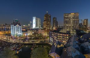 Die Nachtansicht des Weißen Hauses und Kubushäuser in Rotterdam