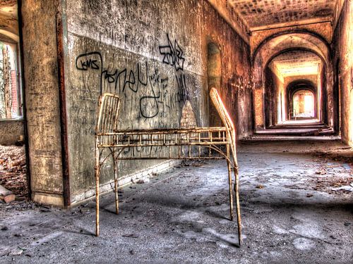 Corridor d'un ancien sanatorium abandonné