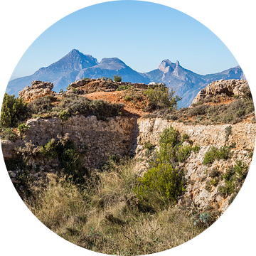 Ruïnes van een oud fort in de bergen