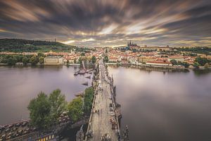 Le célèbre pont Charles à Prague vu d'en haut