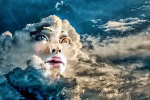 Frau in Wolken