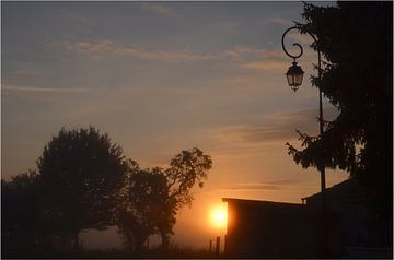 Lever de soleil au printemps, Laneuvelle - Haute Marne.France sur Lode Redant