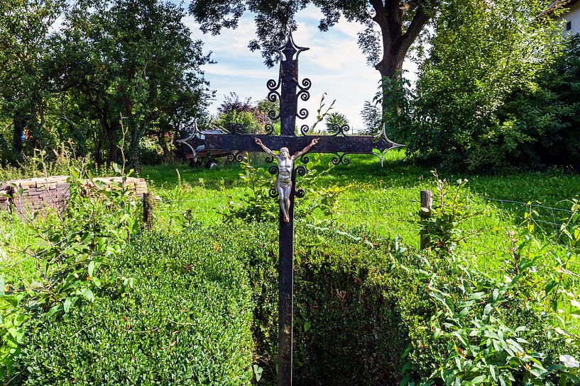 Cruxifix le long du Pieterpad dans le Limbourg du Sud par Evert Jan Luchies