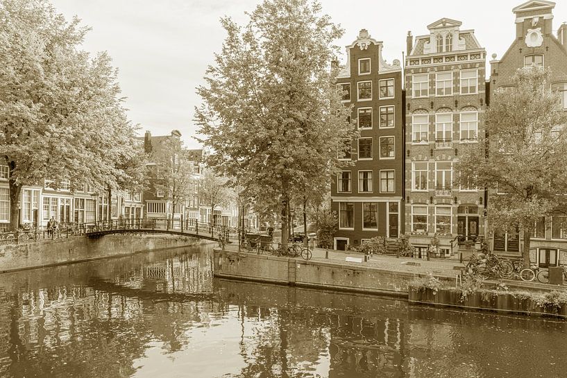 Vintage Amsterdam. Ecke Herengracht Brouwersgracht. von Alie Ekkelenkamp