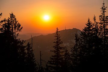 Zonsondergang boven de Grünten van Leo Schindzielorz