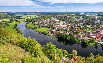 Uitzicht over het idyllische dorpje Kallmünz