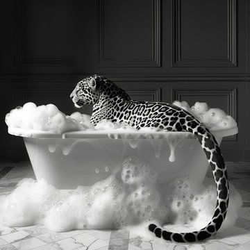 Elegante jaguar in bad - een adembenemend badkamerkunstwerk voor je toilet van Felix Brönnimann