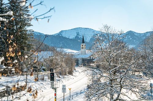 Oberstaufen in de winter met uitzicht op de Hochgrat