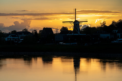 Mühle im goldenen Abendlicht