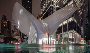 The Oculus, New York bei Nacht – symmetrische Vorderansicht
