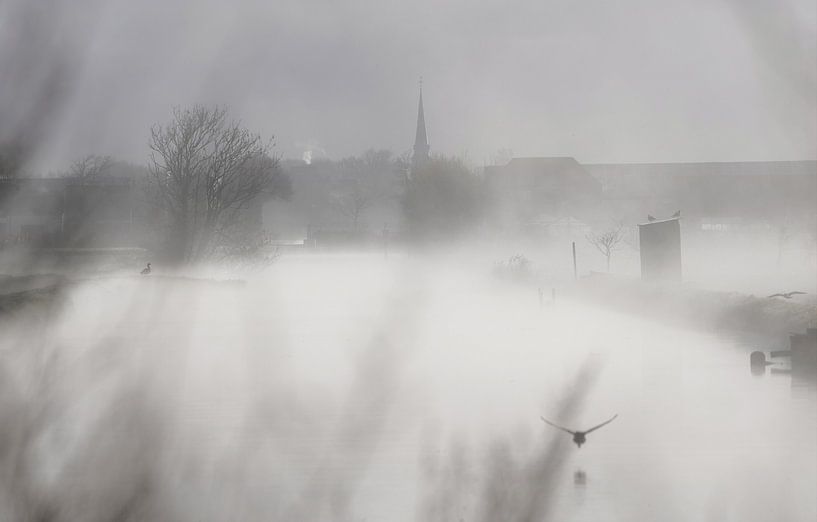 Niederländische Landschaft an einem frühen nebligen Morgen von Chi