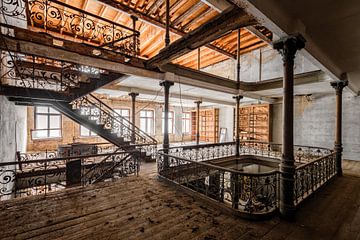 Lost Place - verlassenes Treppenhaus von Gentleman of Decay