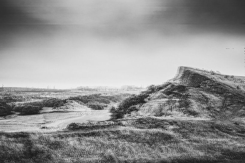 Vue depuis Arthur's Seat à Édimbourg noir et blanc Glitch Art par Jonathan Schöps | UNDARSTELLBAR.COM — Pensées visuelles sur Dieu