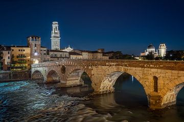 Veronas berühmte Brücke Ponte Vietra von Roy Poots