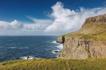 Neist Point in Großbritanien. Panorama Klippen in Schottland. Isle of Skye Idylle und Ruhe von Jakob Baranowski - Photography - Video - Photoshop