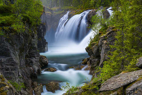 Waterval Rjukandefossen, Buskerud, Noorwegen