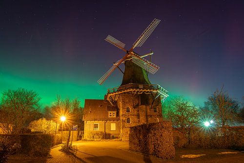 De naam zegt het al: windmolen Aurora onder de noorderlichthemel