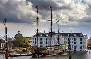 VOC schip Amsterdam en het Scheepvaartmuseum sur Dennis van de Water