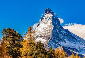 De Matterhorn in het kanton Wallis in Zwitserland van Werner Dieterich