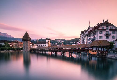 Sunset behind the Kapellbrücke of Luzern