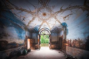 Verlassene Villa mit Vogelkäfigfresko.