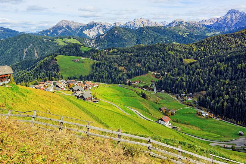 Blick über Untermoi auf die Pragser Dolomiten von Gisela Scheffbuch