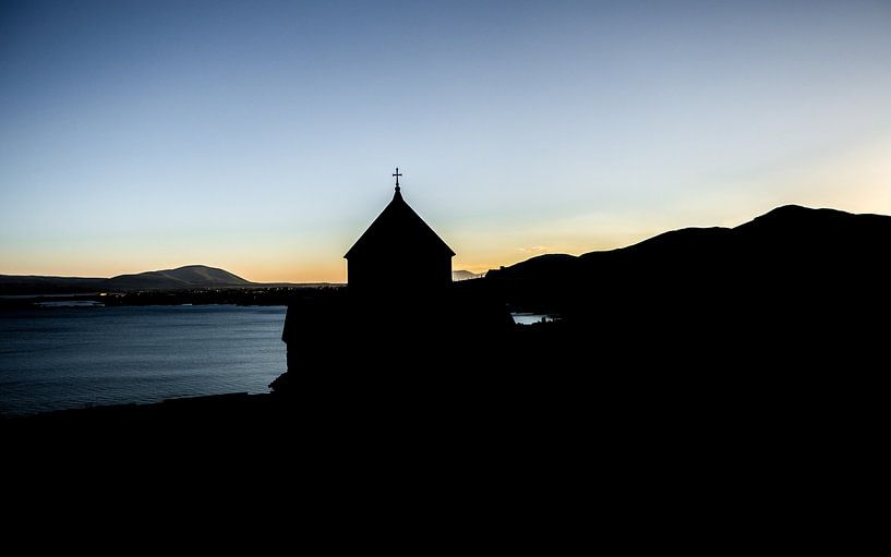 Sevanavank au coucher du soleil par Stijn Cleynhens