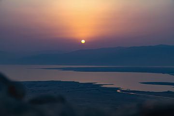 When the sun comes up - Dead Sea van Lotte Sukel