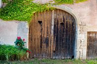 Oude poort met kaart symbolen hart en schoppen van Blond Beeld thumbnail