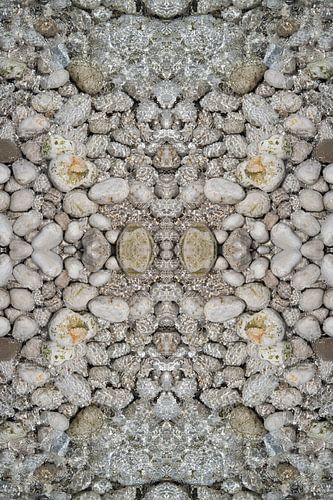 Helder zeewater, witte stenen en symmetrie 2