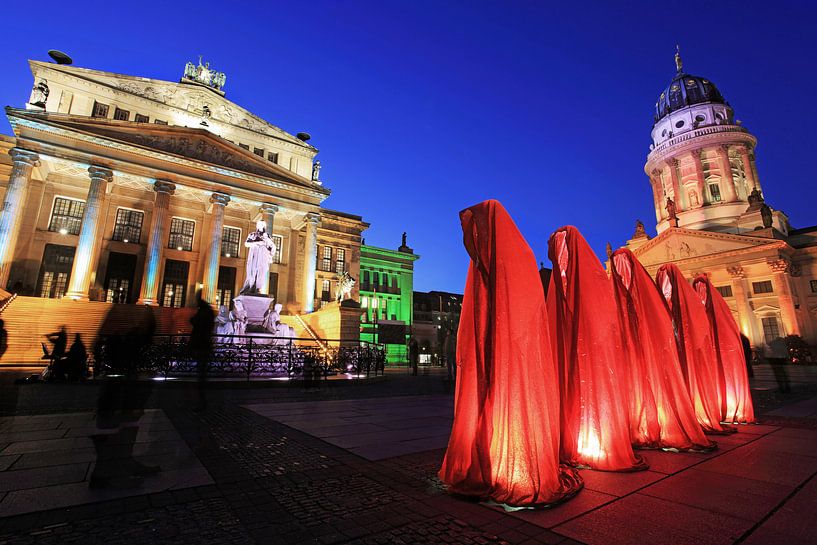 Cinq sculptures sur le Gendarmenmarkt de Berlin par Frank Herrmann