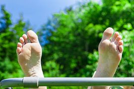Deux pieds, plantes de pied sur Jan Schneckenhaus