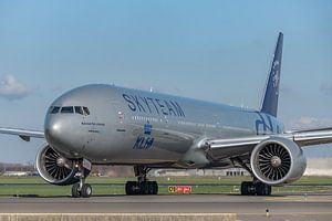 Boeing 777-300 of KLM in Skyteam livery, registration PH-BVD. by Jaap van den Berg