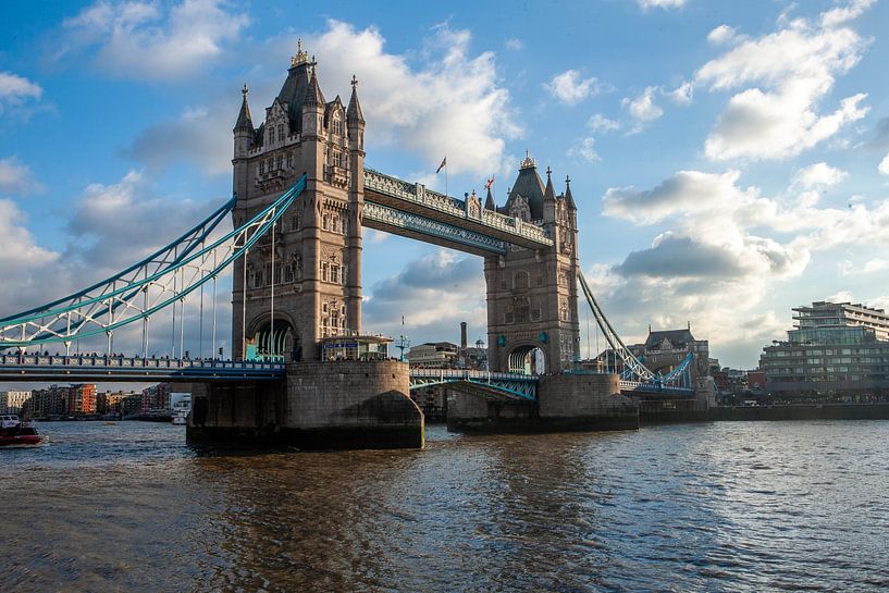 Tower Bridge by Hello Pompoyo