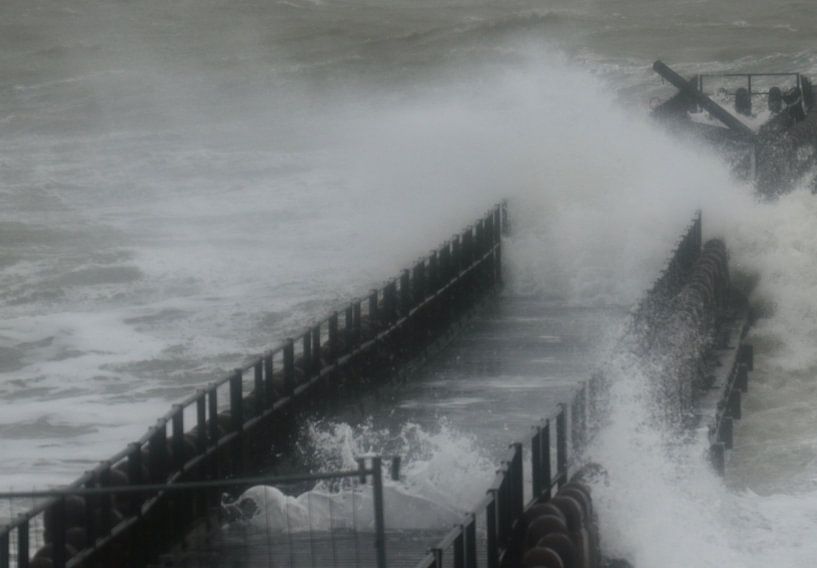 Storm Ellen raast over Westkapelle van Wendy Hilberath